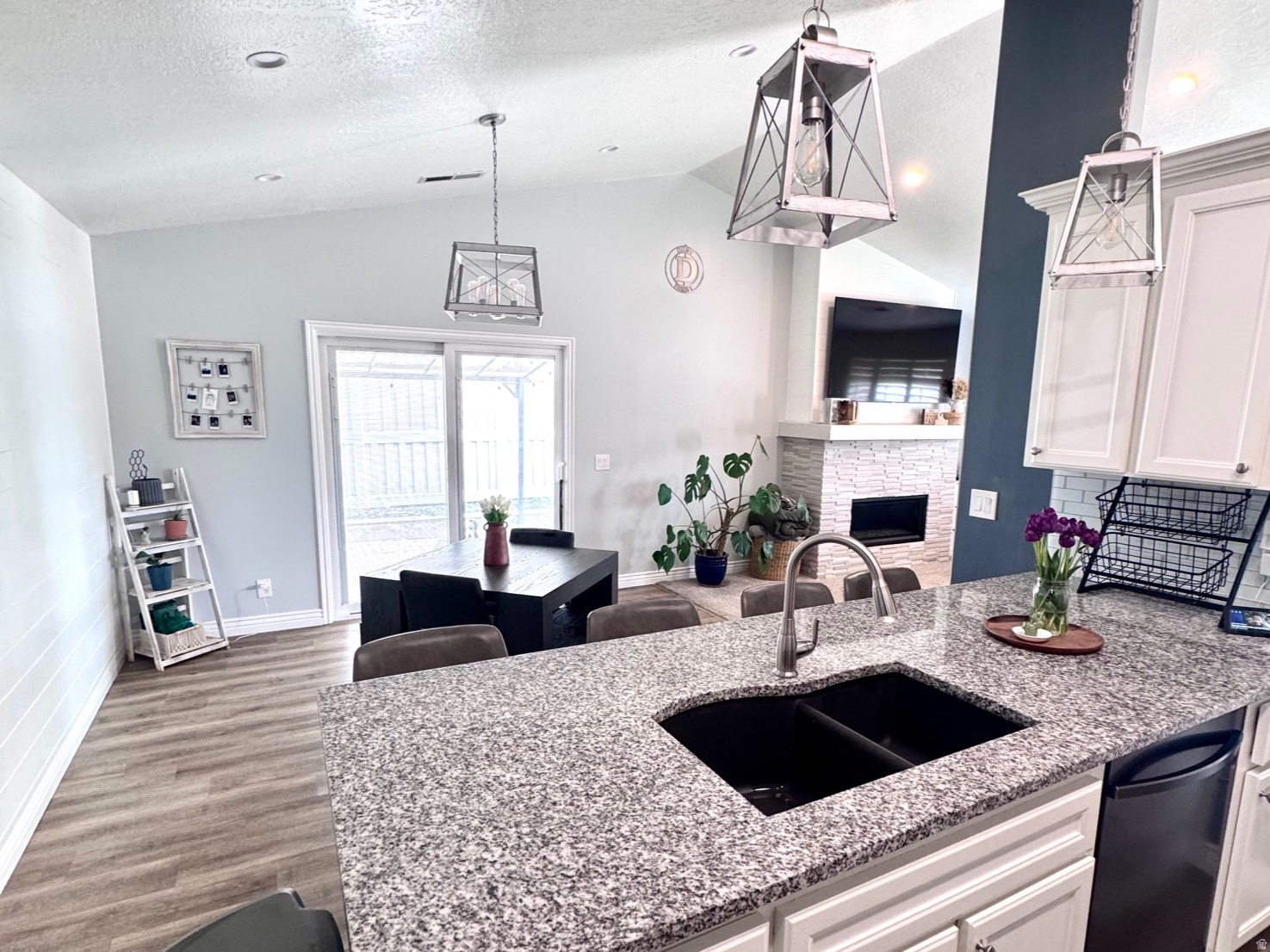 WHISPER WILLOW - Residential