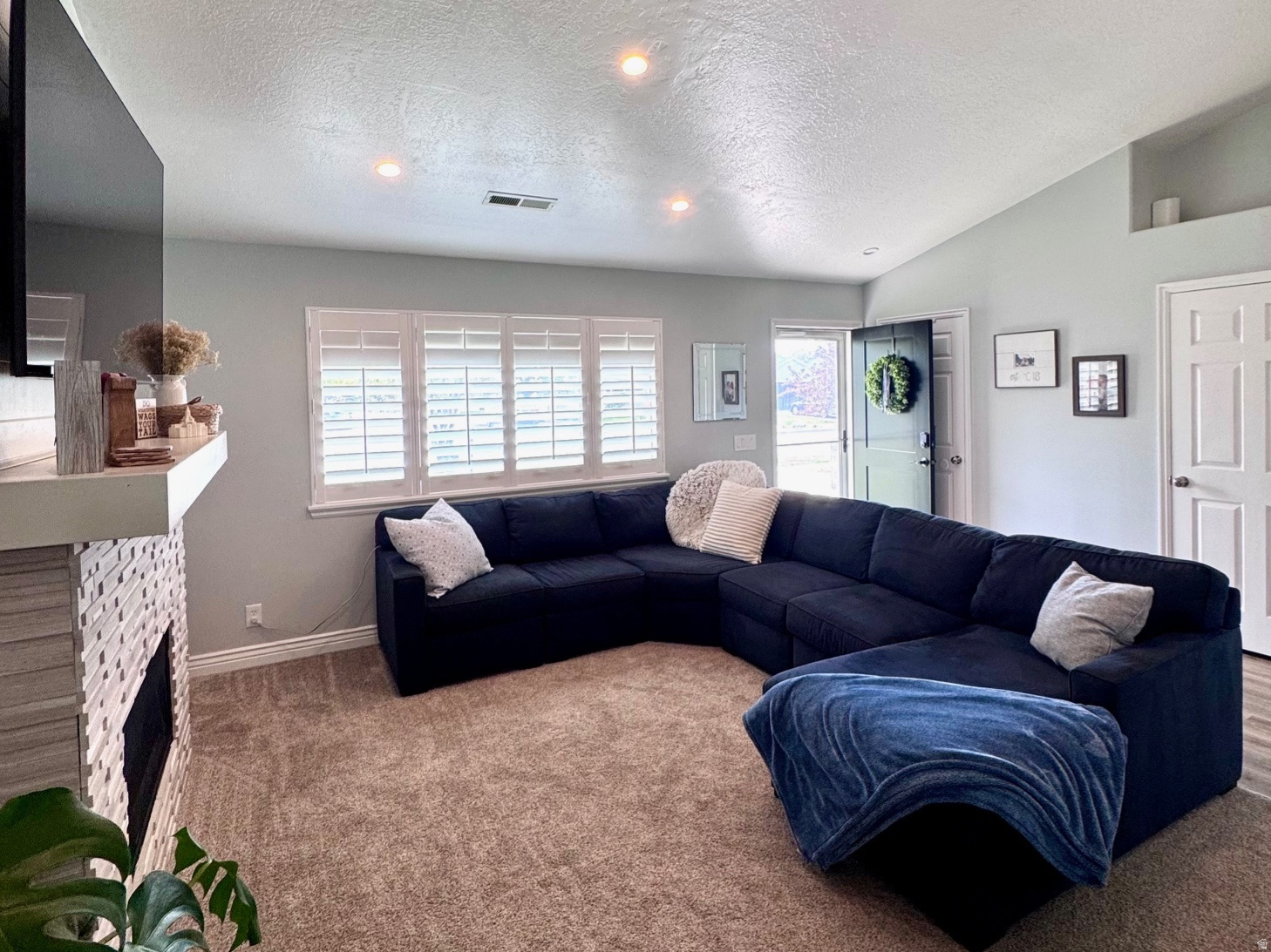 WHISPER WILLOW - Residential