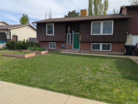 Photo of 656 W 600 N, Clearfield, UT 84015 (MLS # 2148612)