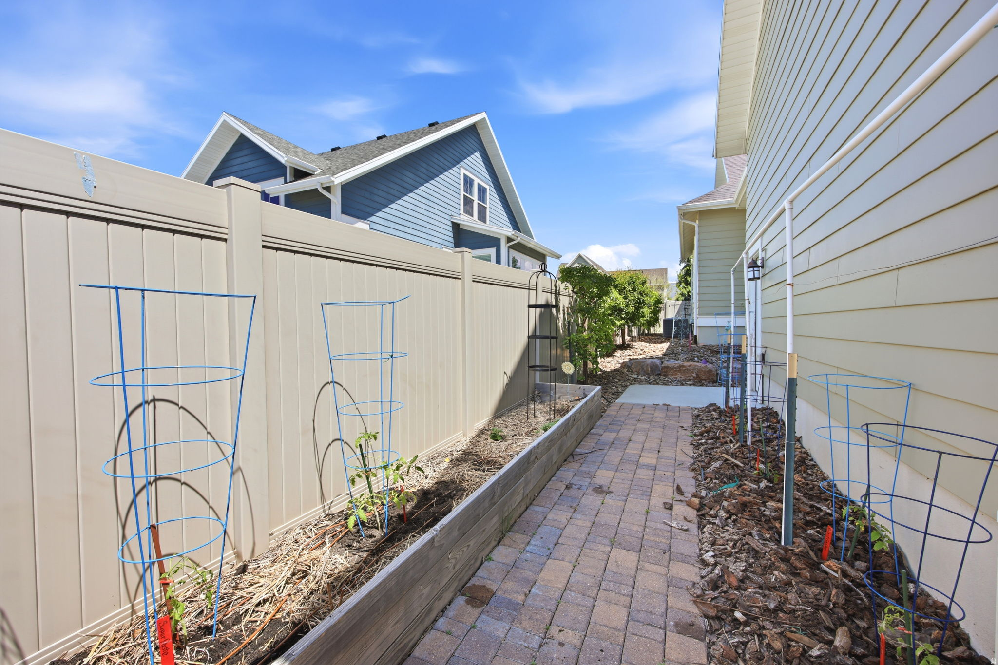 HILL FARMS - Residential
