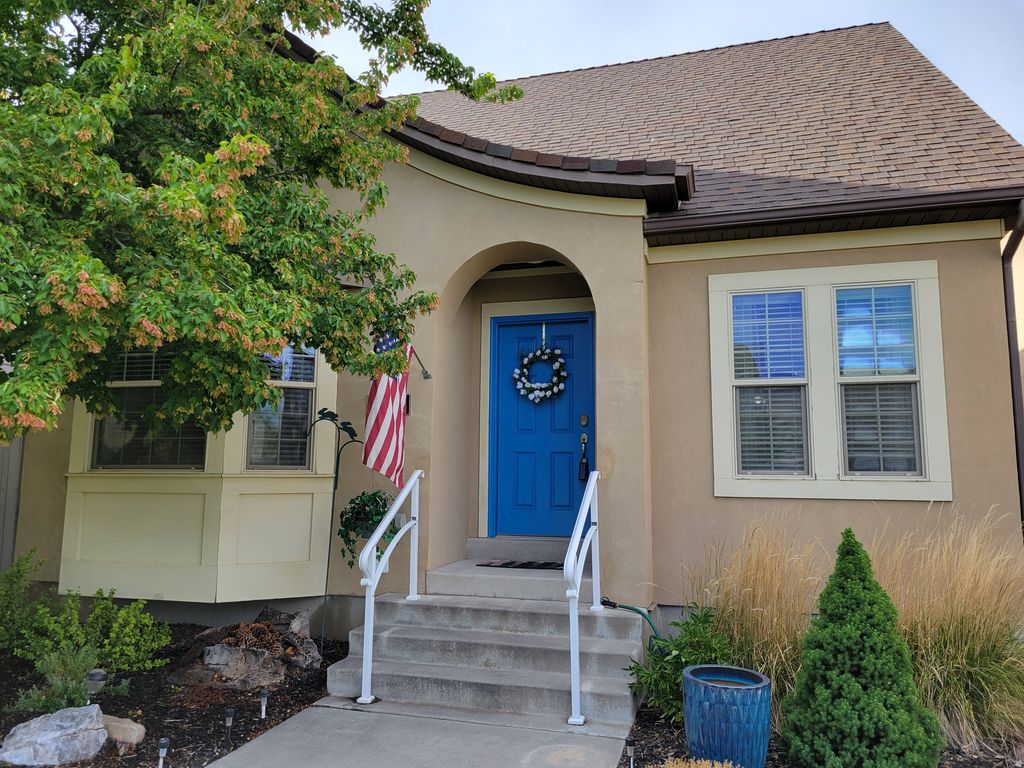 Photo of 10238 S OQUIRRH LAKE RD W, South Jordan, UT 84095 (MLS # 2169718)