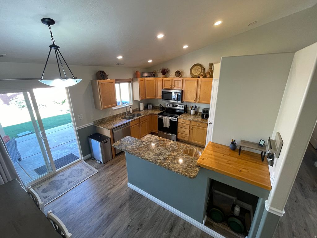 Photo of 1848 S BRIDLE CIR, Washington, UT 84780 (MLS # 2143245)