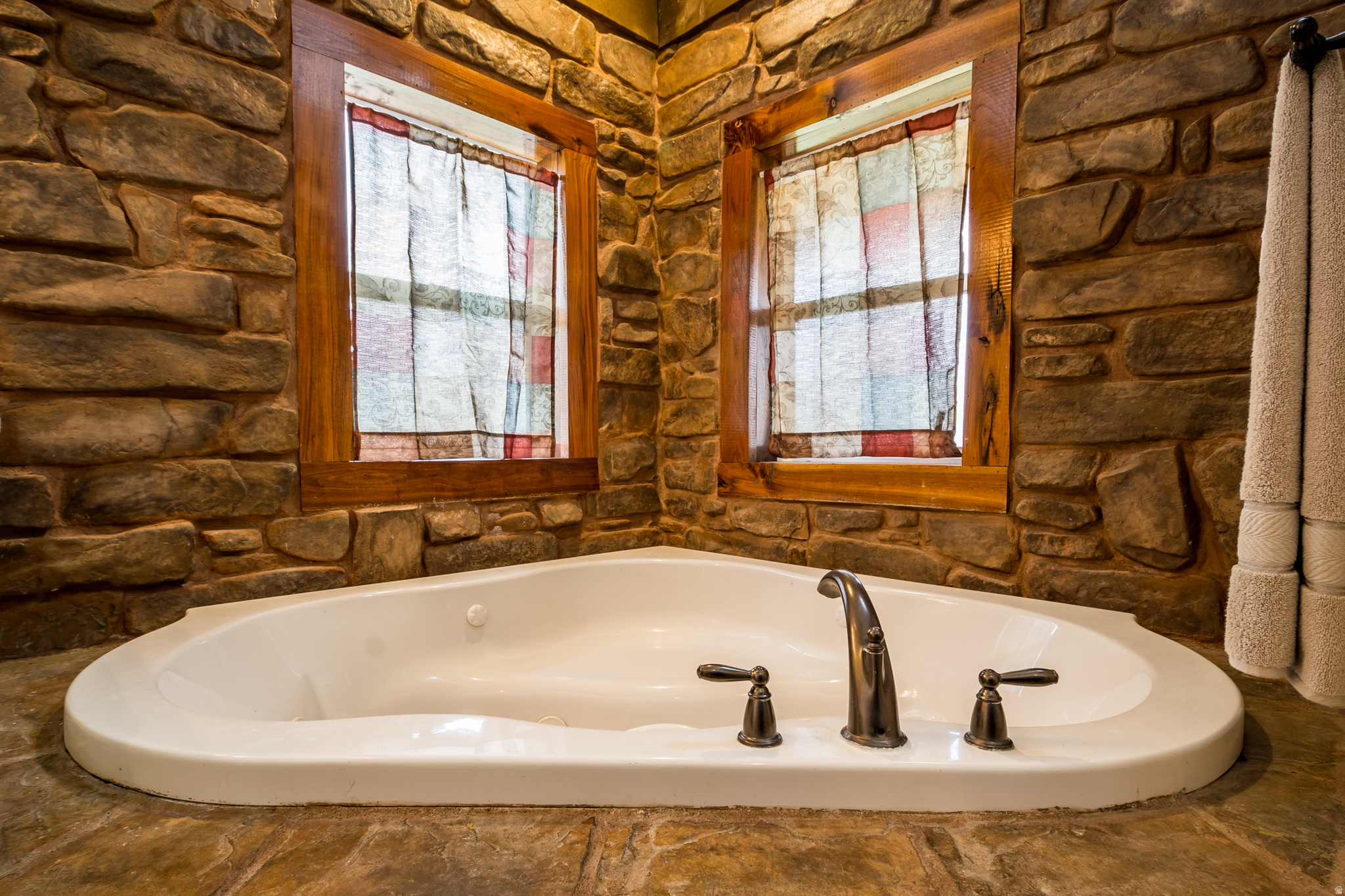 COUNTRY ROAD HAVEN - Residential