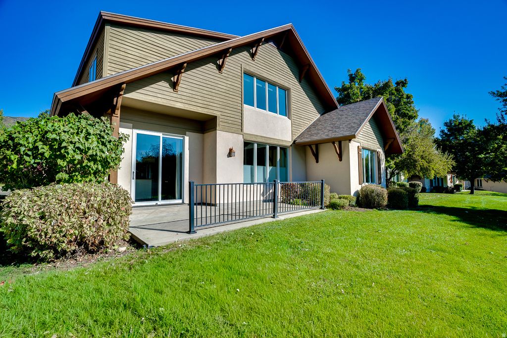 Photo of 49 W OBERLAND CT, Midway, UT 84049 (MLS # 2131234)