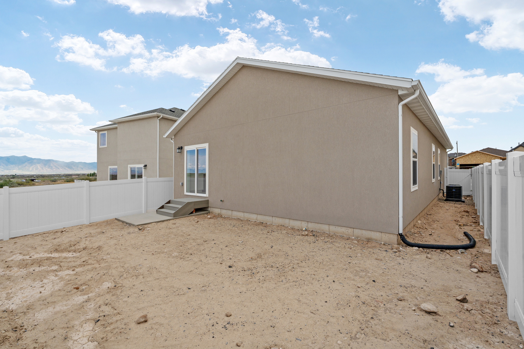 DESERT EDGE - Residential