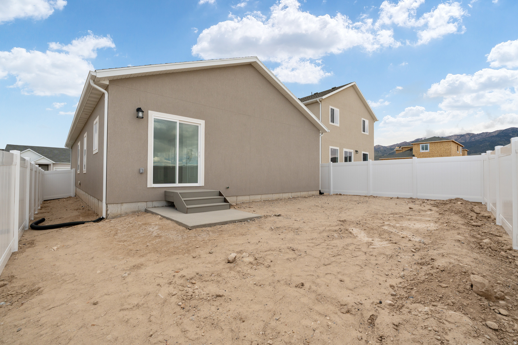 DESERT EDGE - Residential