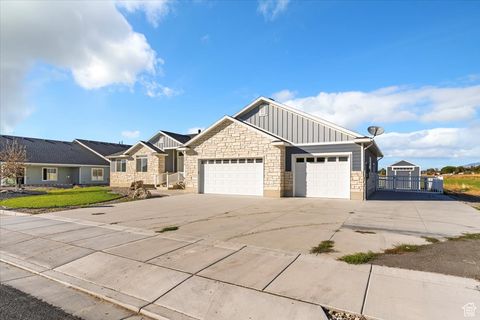Tiny photo for 2402 W 2700 S, Syracuse, UT 84075 (MLS # 2117194)
