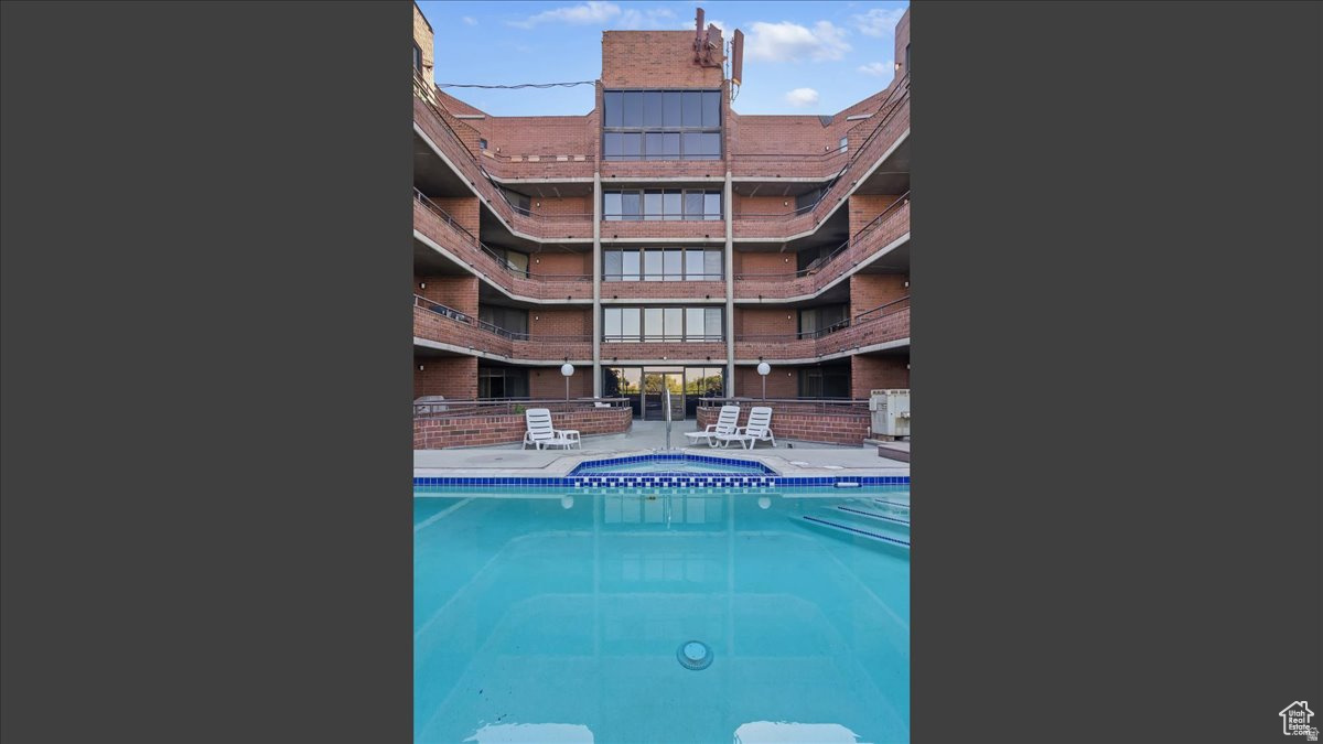 ARLINGTON PLACE - Residential