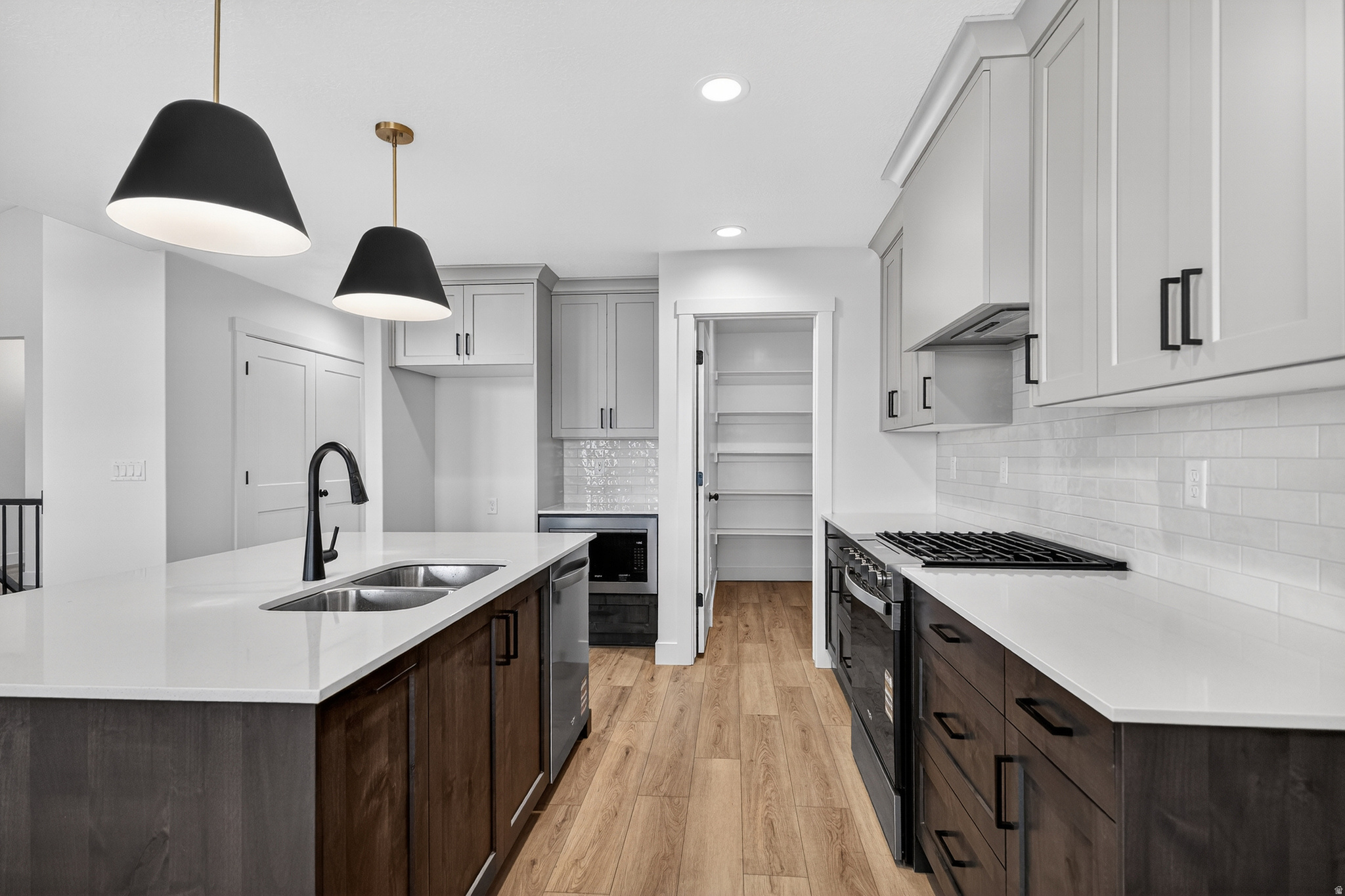 RIVERWOOD - Residential