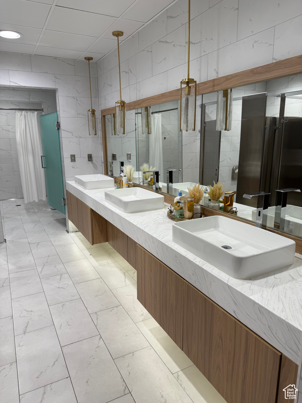 SALT LAKE INTERNATIONAL CENTER - Commercial Lease