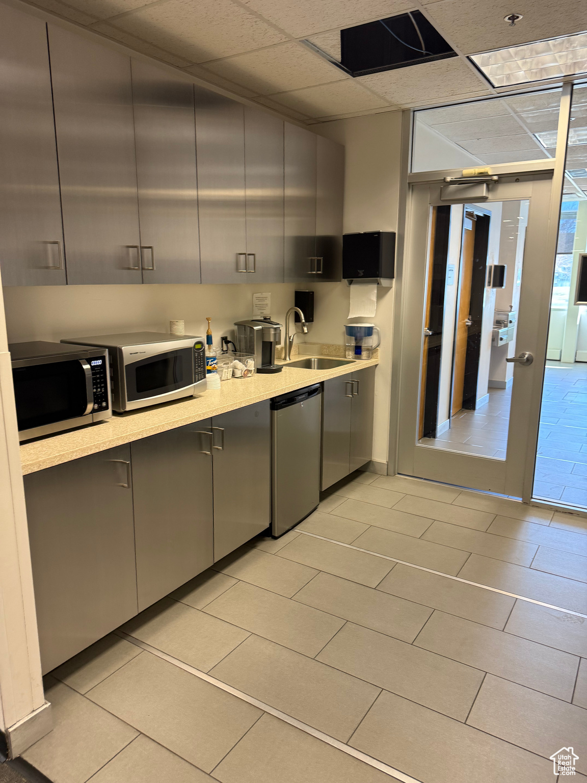 SALT LAKE INTERNATIONAL CENTER - Commercial Lease