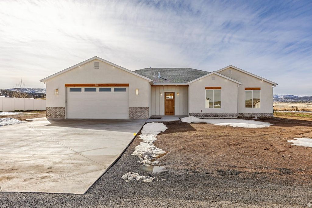 Photo of 762 E 300 S, Enterprise, UT 84725 (MLS # 2141244)