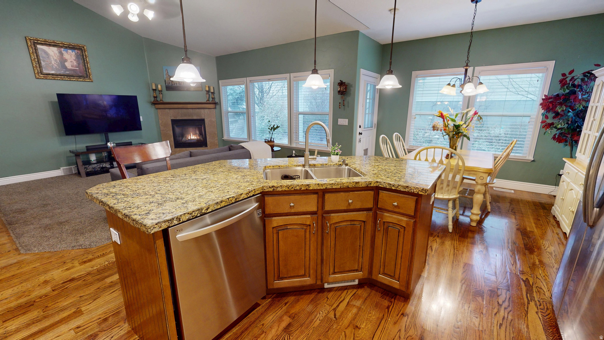 DAYBREAK - Residential