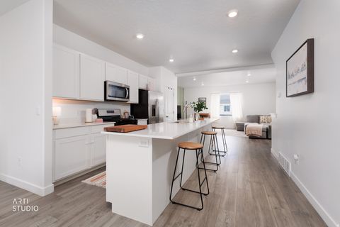 Tiny photo for 962 E DRIFTER LN #2257, Saratoga Springs, UT 84045 (MLS # 2151092)