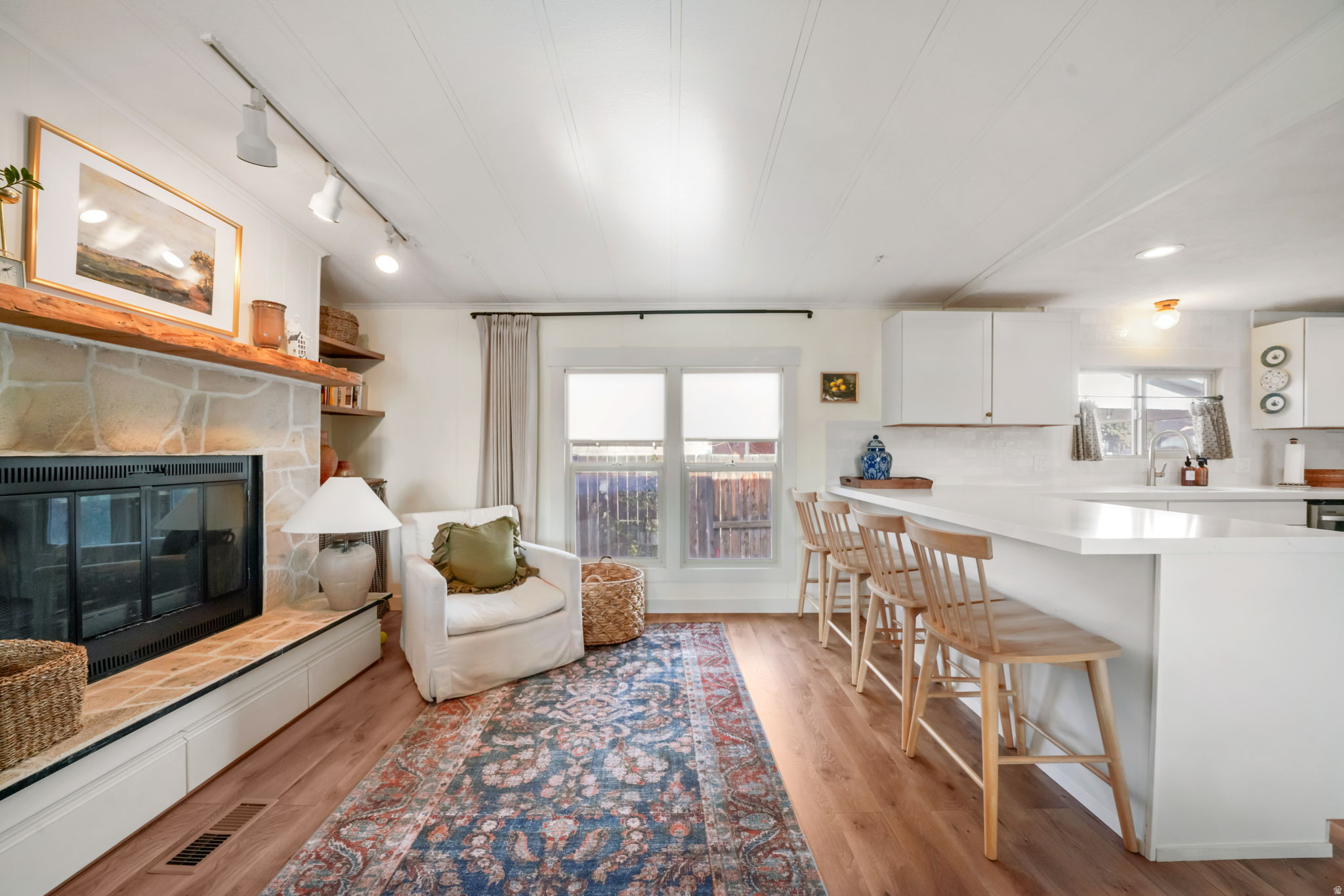 KAY LONG - Residential