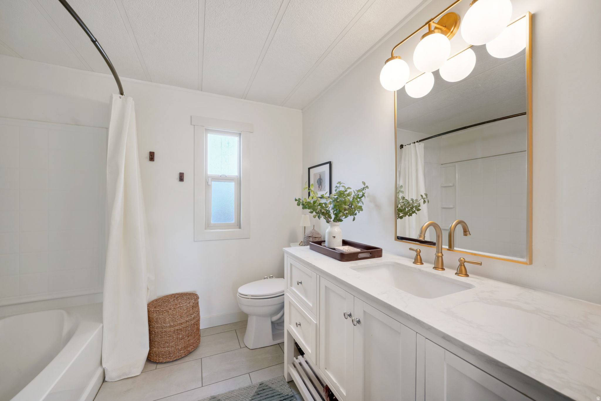 KAY LONG - Residential