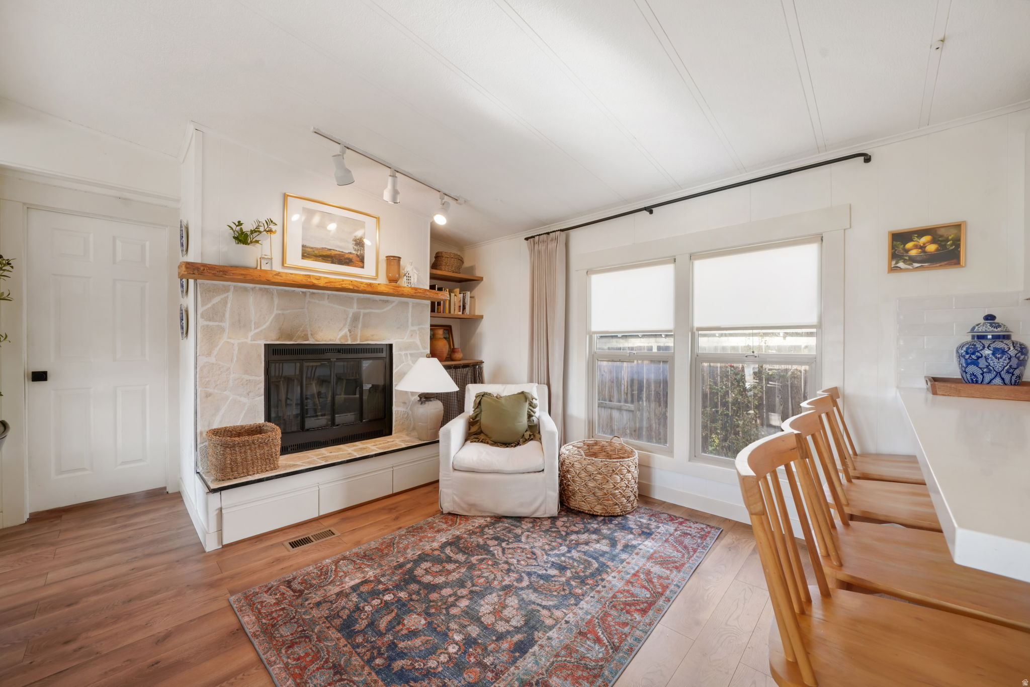 KAY LONG - Residential