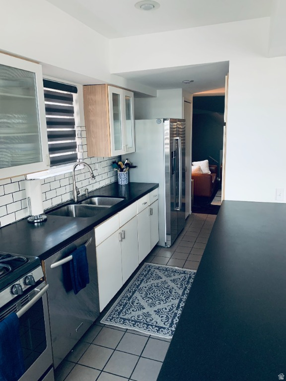 Main image without alt text