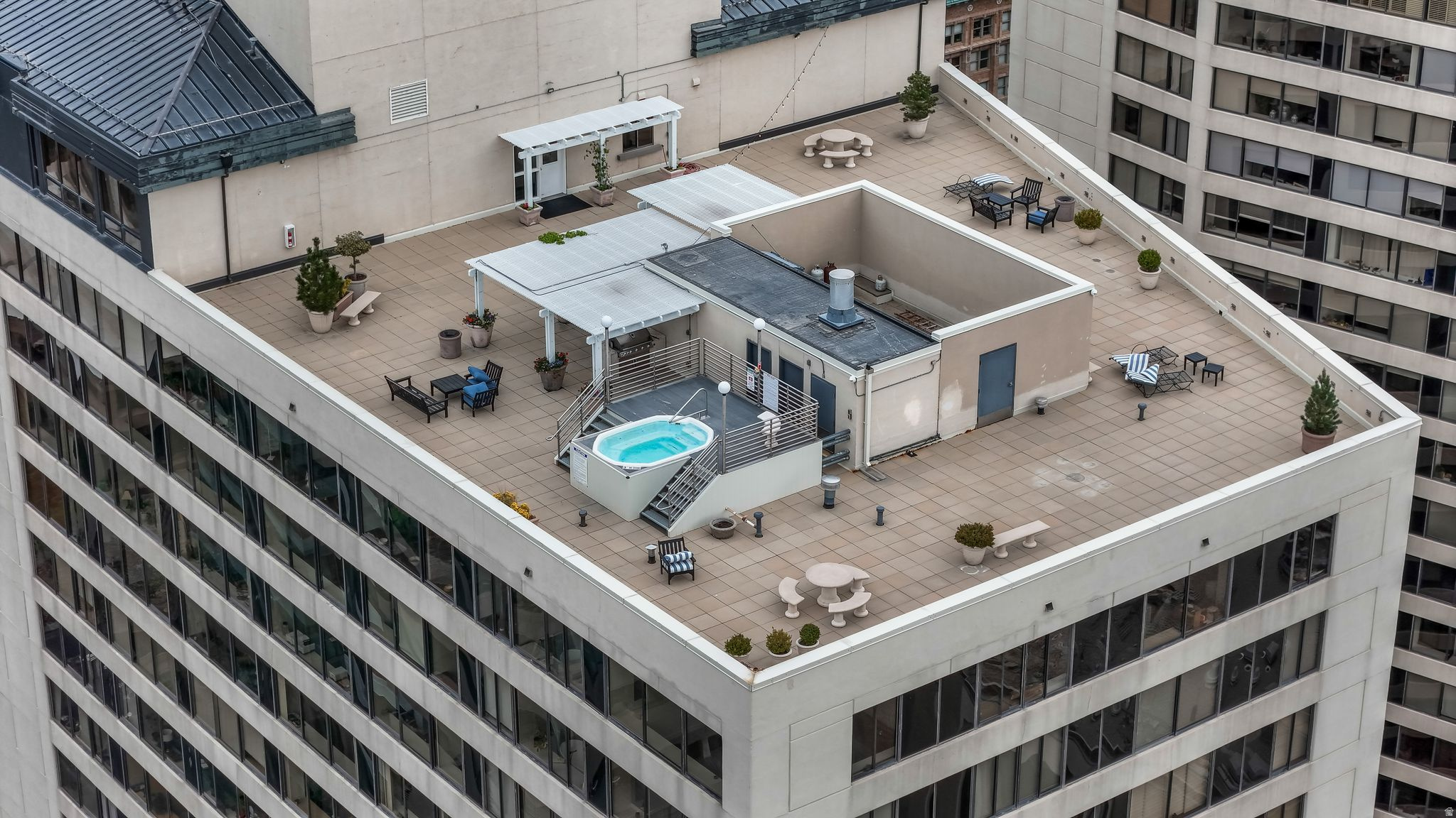 AMERICAN TOWERS - Residential