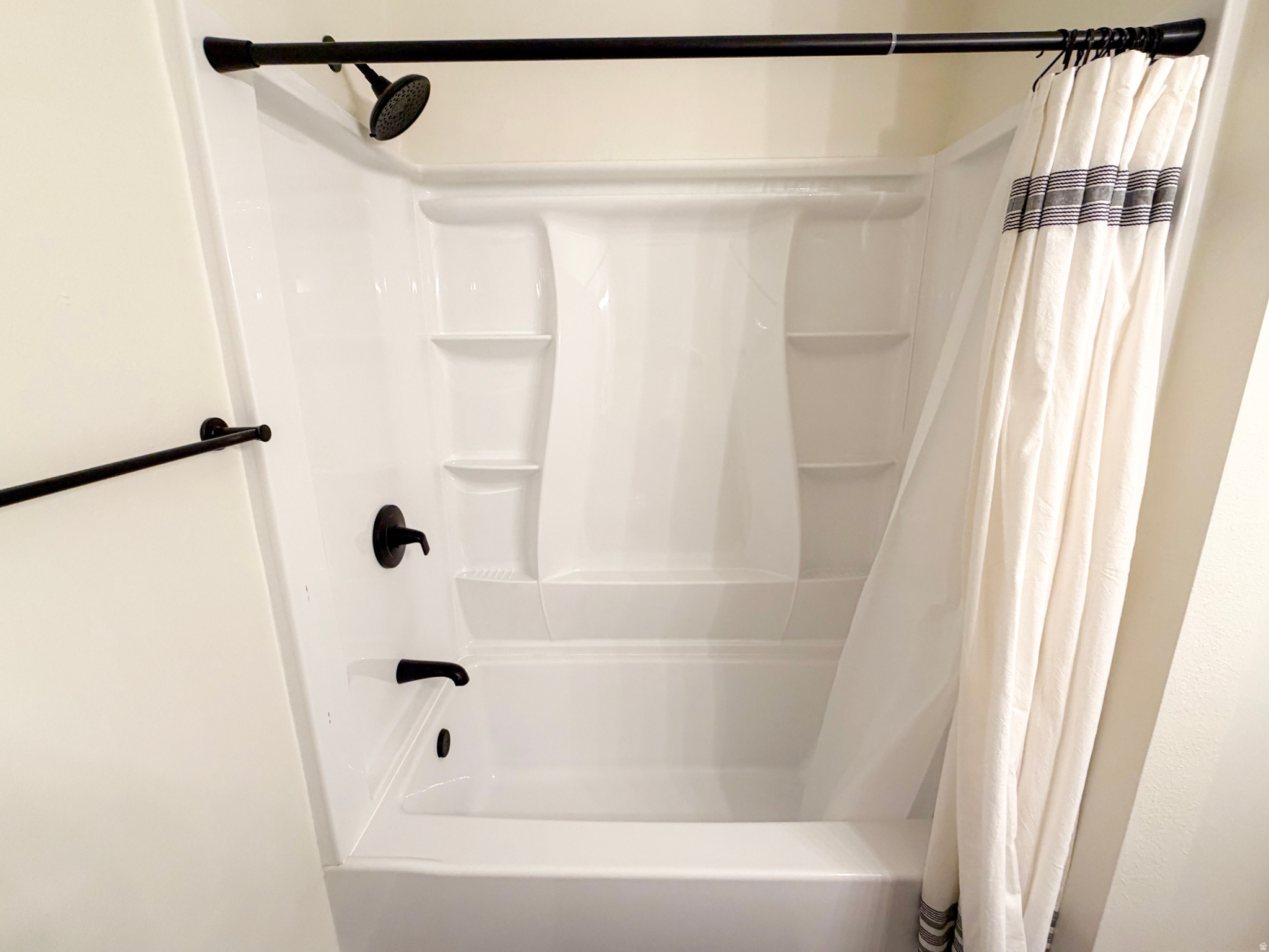 QUIALBROOK EST. - Residential