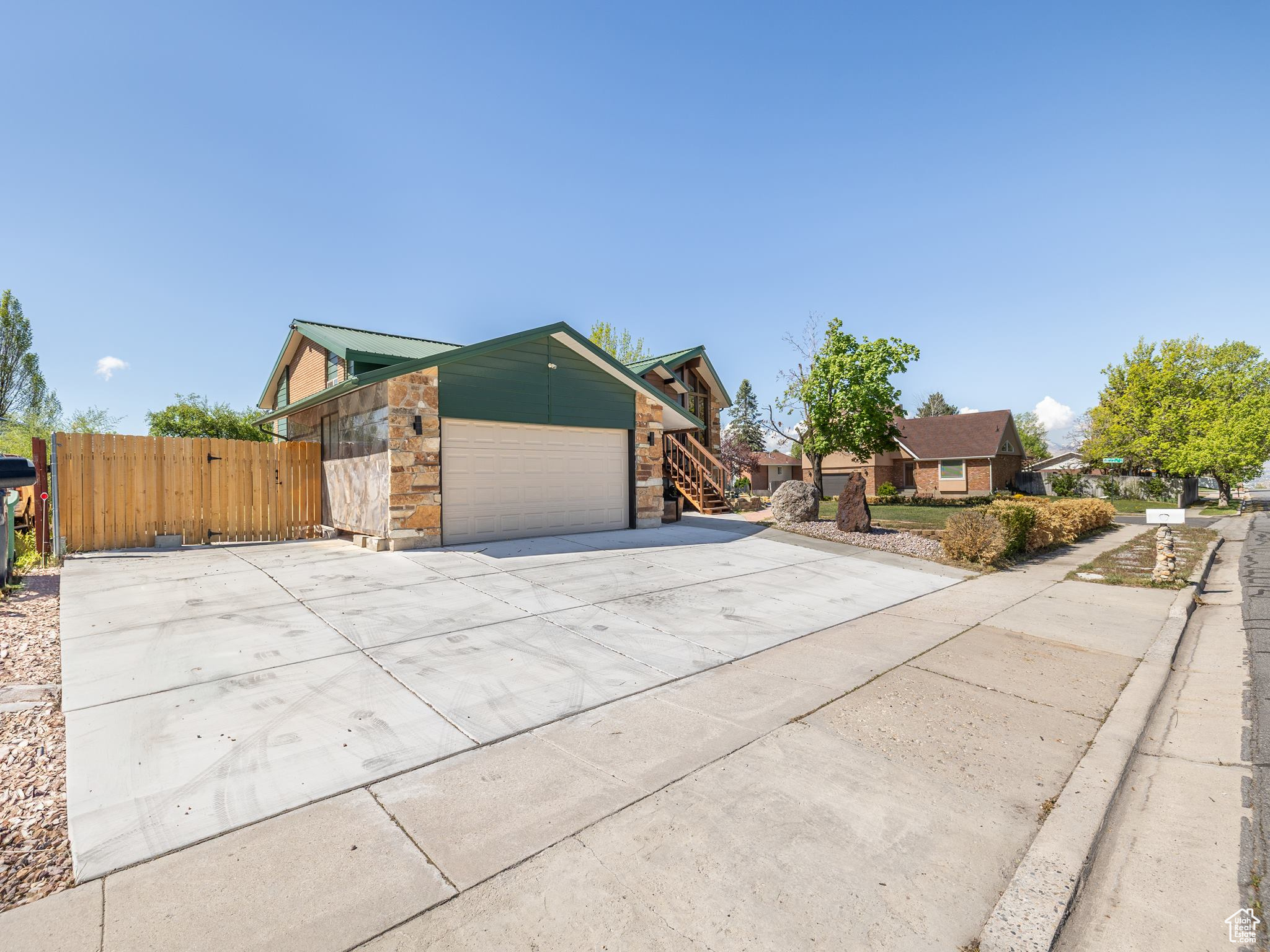 1456 E Longdale Dr, Sandy, Utah image 2