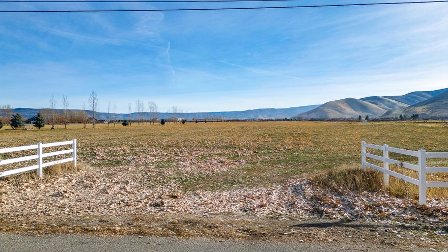 Great development opportunity! 10 beautiful acres in the platting phase for high end estate homes. Lot size is 2.5 acres each, as per requirement in the town of Charleston, located in the Heber Valley. Seller financing available with $300,000. down. Term and rate negotiable. Within walking distance of Deer Creek Reservoir and only 5 minutes to the Heber Valley Airport.