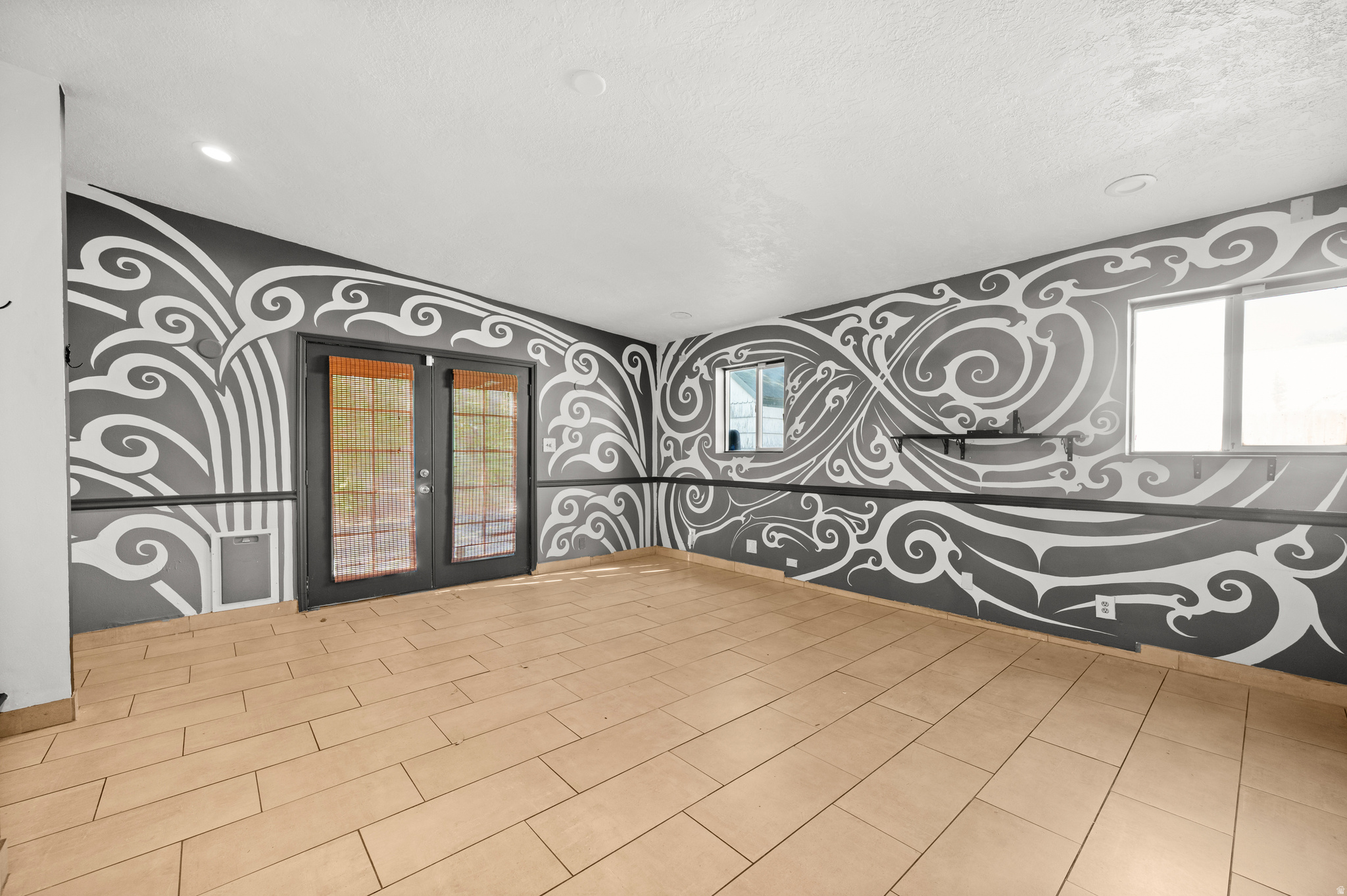 FIVE ACRE - Commercial Sale