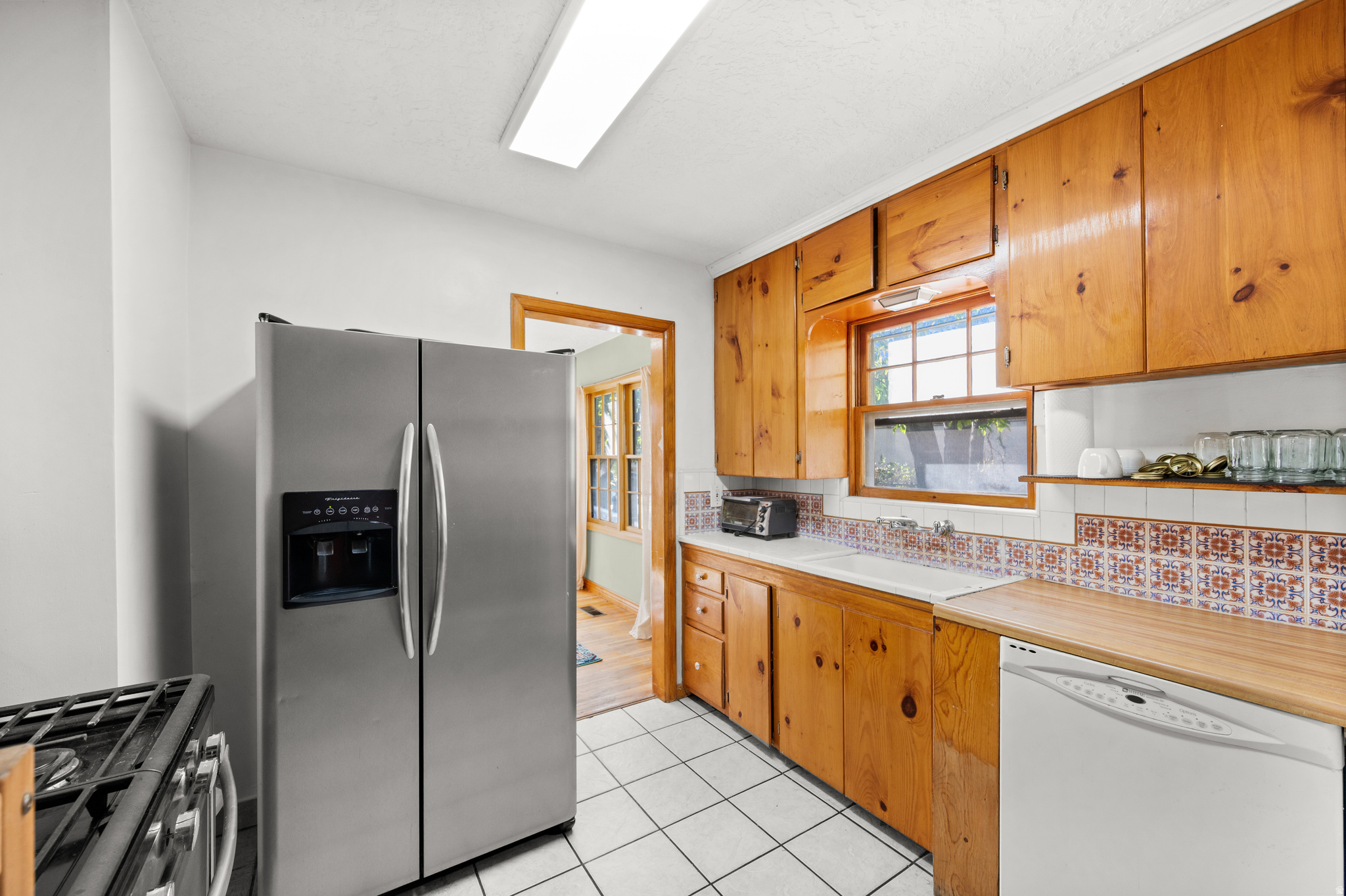 FIVE ACRE - Commercial Sale