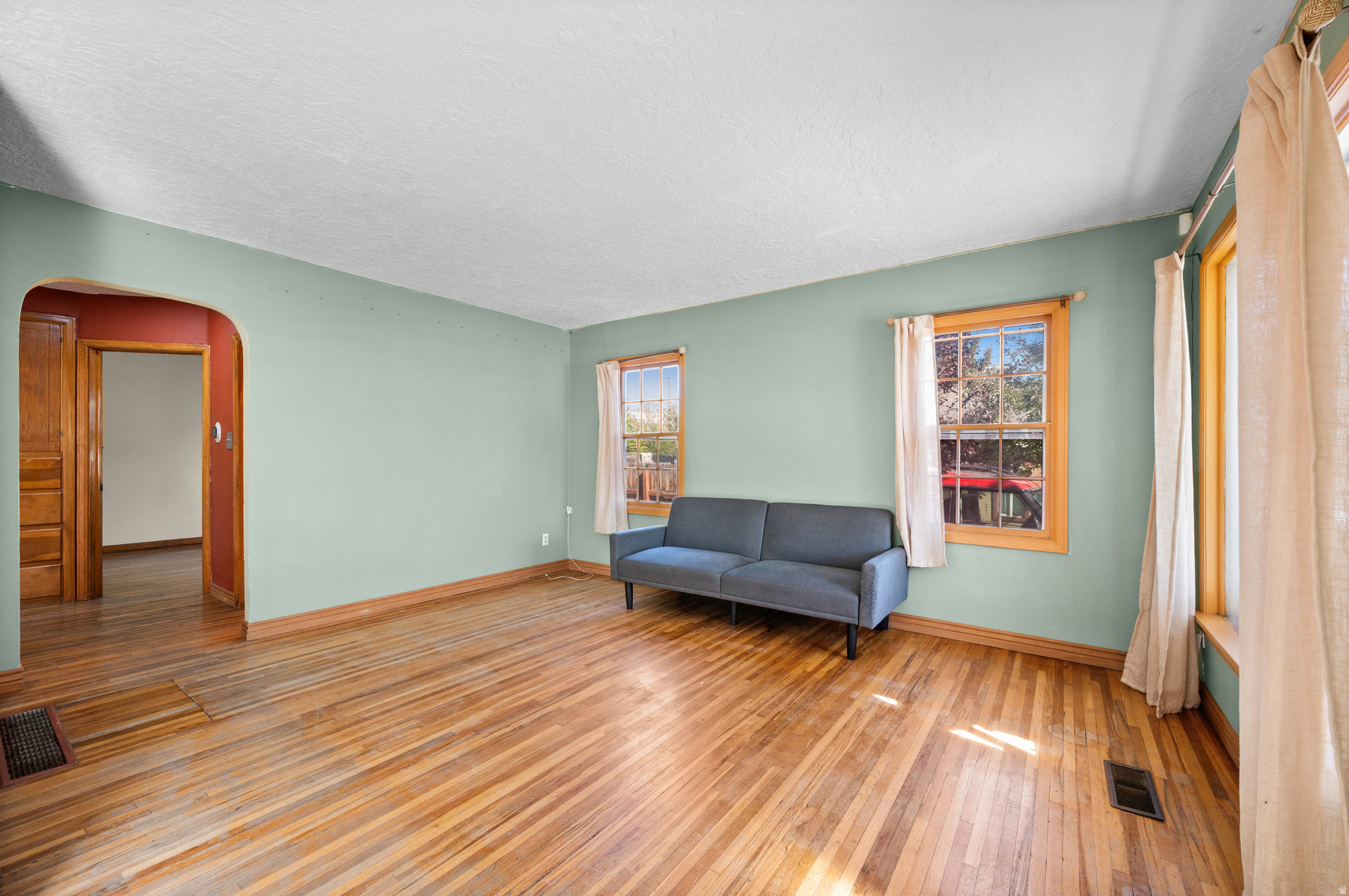 FIVE ACRE - Commercial Sale