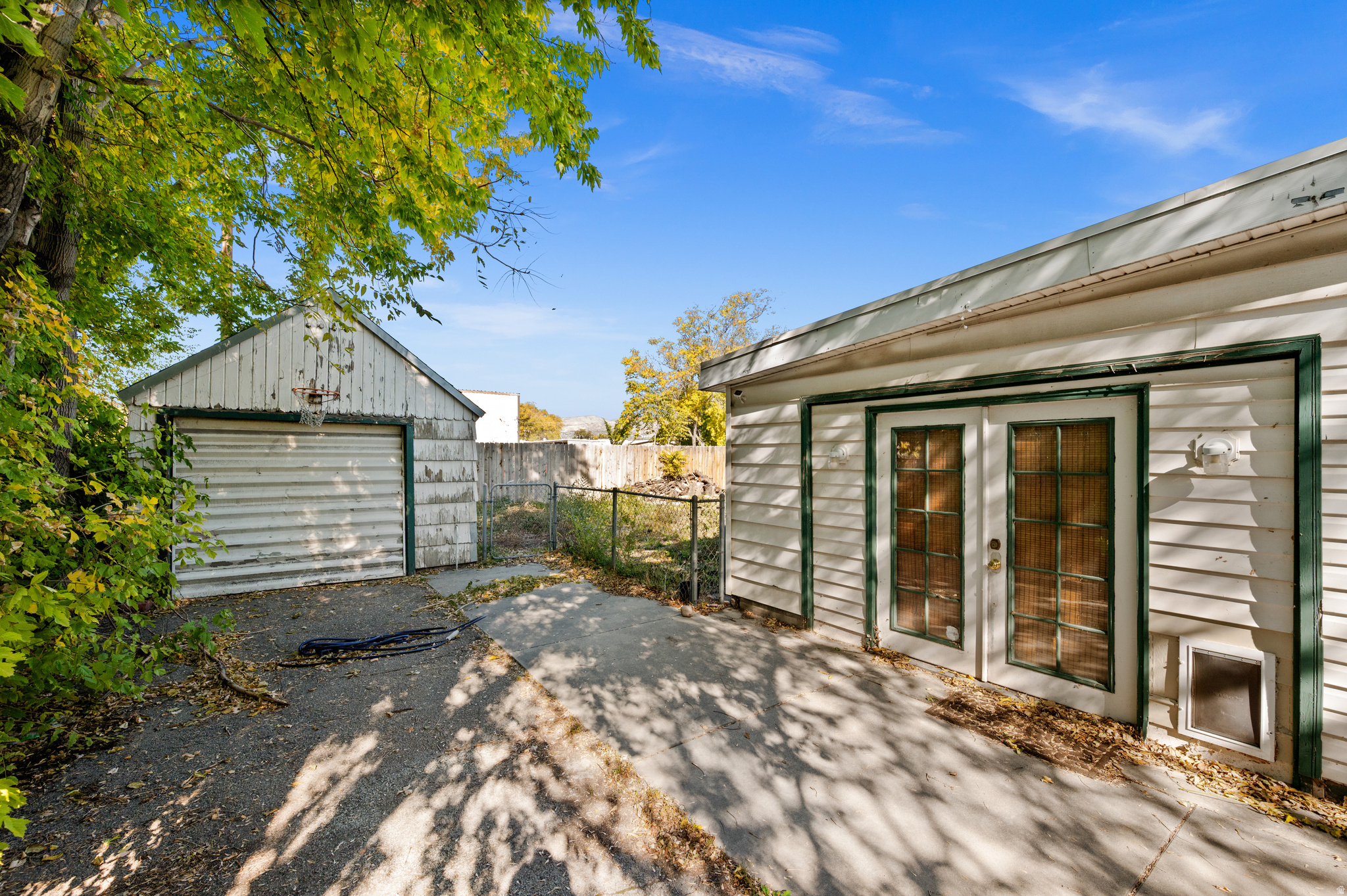 FIVE ACRE - Commercial Sale