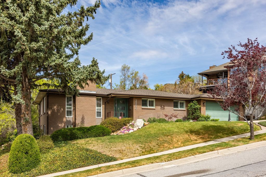 Photo of 2250 S BELAIRE DR, Salt Lake City, UT 84109 (MLS # 2149409)