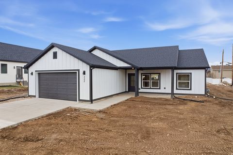 Photo of 323 W 100 DR S #02, Payson, UT 84651 (MLS # 2141629)