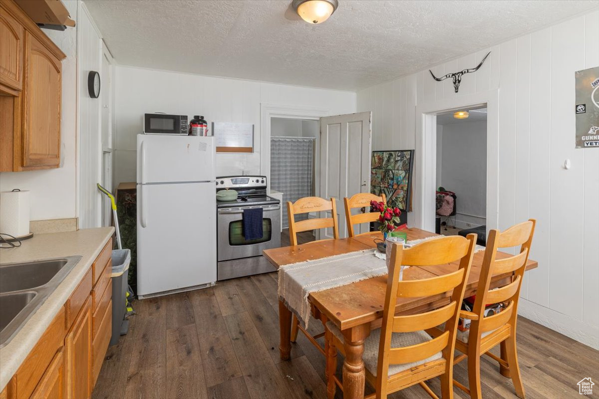 Logan, Utah 84321, United States, 6 Bedrooms Bedrooms, ,6 BathroomsBathrooms,Residential,Active,199290