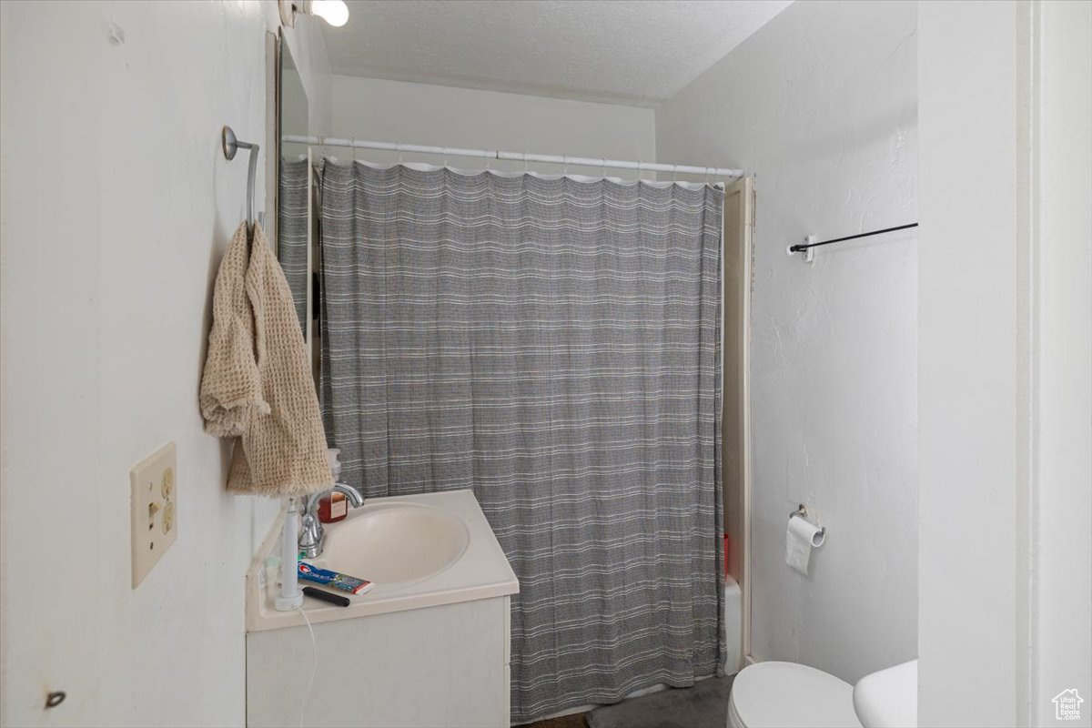 Logan, Utah 84321, United States, 6 Bedrooms Bedrooms, ,6 BathroomsBathrooms,Residential,Active,199290