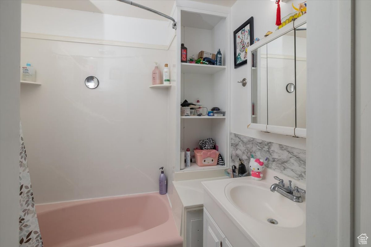 Logan, Utah 84321, United States, 6 Bedrooms Bedrooms, ,6 BathroomsBathrooms,Residential,Active,199290