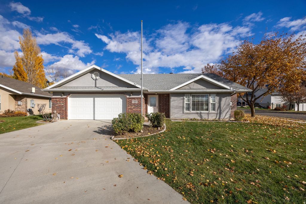Photo of 221 W 260 N, Hyde Park, UT 84318 (MLS # 2121993)
