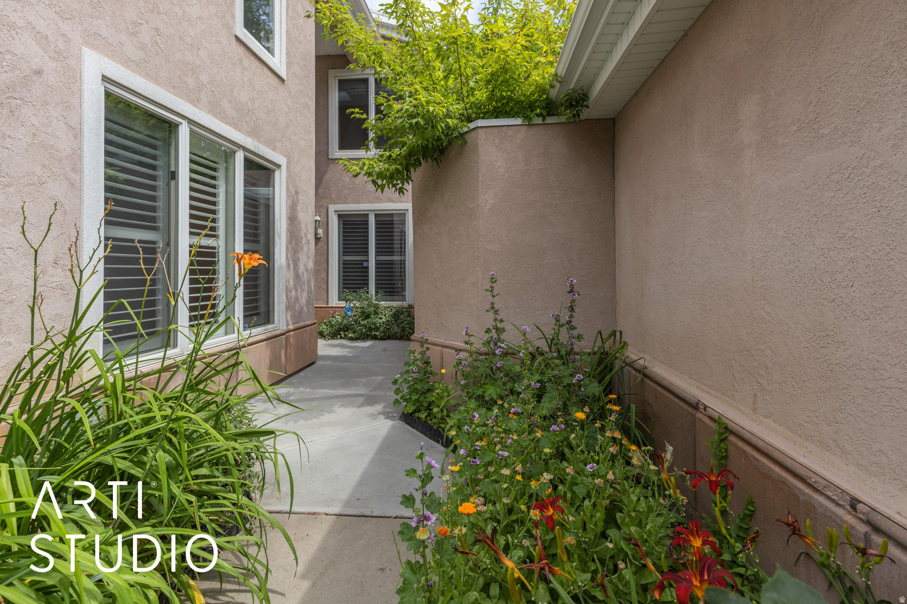 OAK CREEK - Residential Income