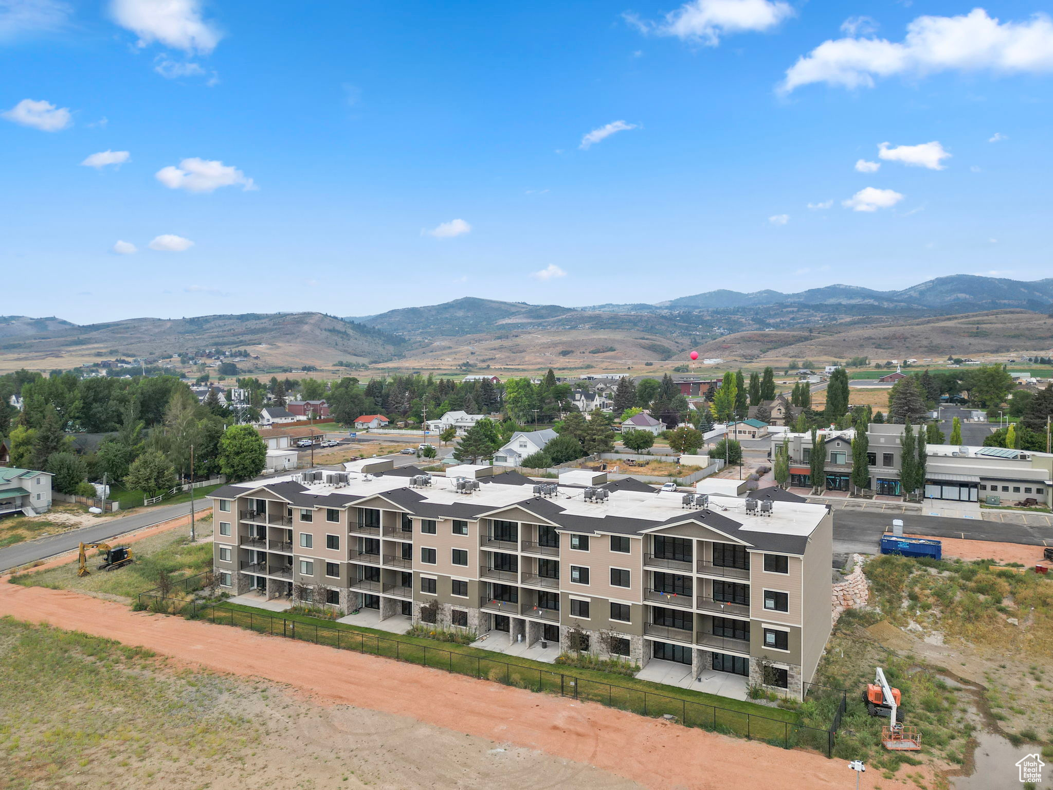 GARDEN CITY LAKE RESIDENCES - Residential