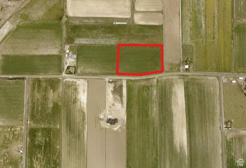 Tiny photo for 2182 W 4600 S, Palmyra, UT 84660 (MLS # 2101703)