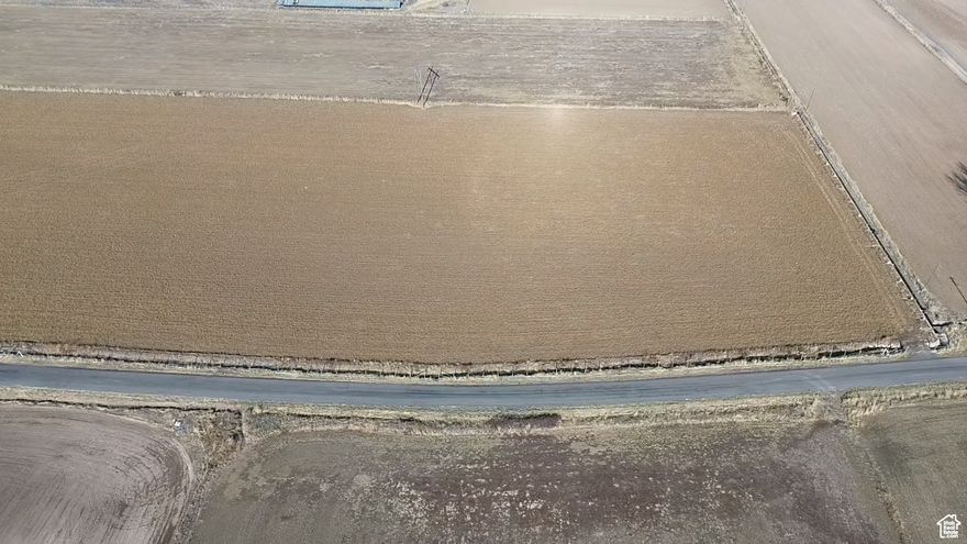 Don't miss this unique opportunity to own 5.538 acres of prime land in the peaceful, rural community of Palmyra, Utah. This spacious lot offers incredible views, wide open space, and the perfect blend of country living with easy access to nearby towns like Spanish Fork and Payson. Whether you're looking to build your forever home, enjoy wide-open skies, or start your own small farm, this property offers flexibility and freedom in a hard-to-find location.