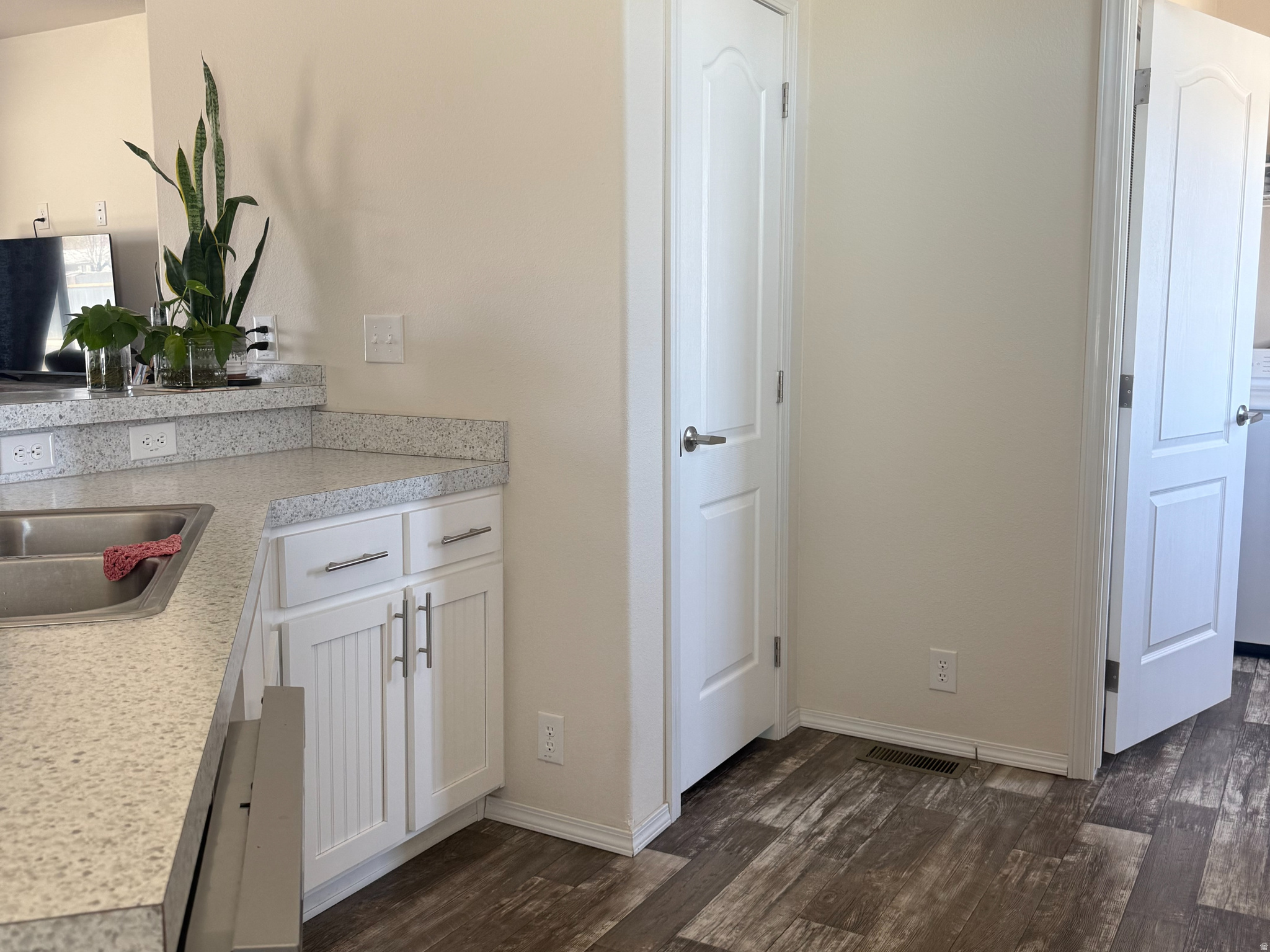 HILLVIEW VILLAGE - Residential