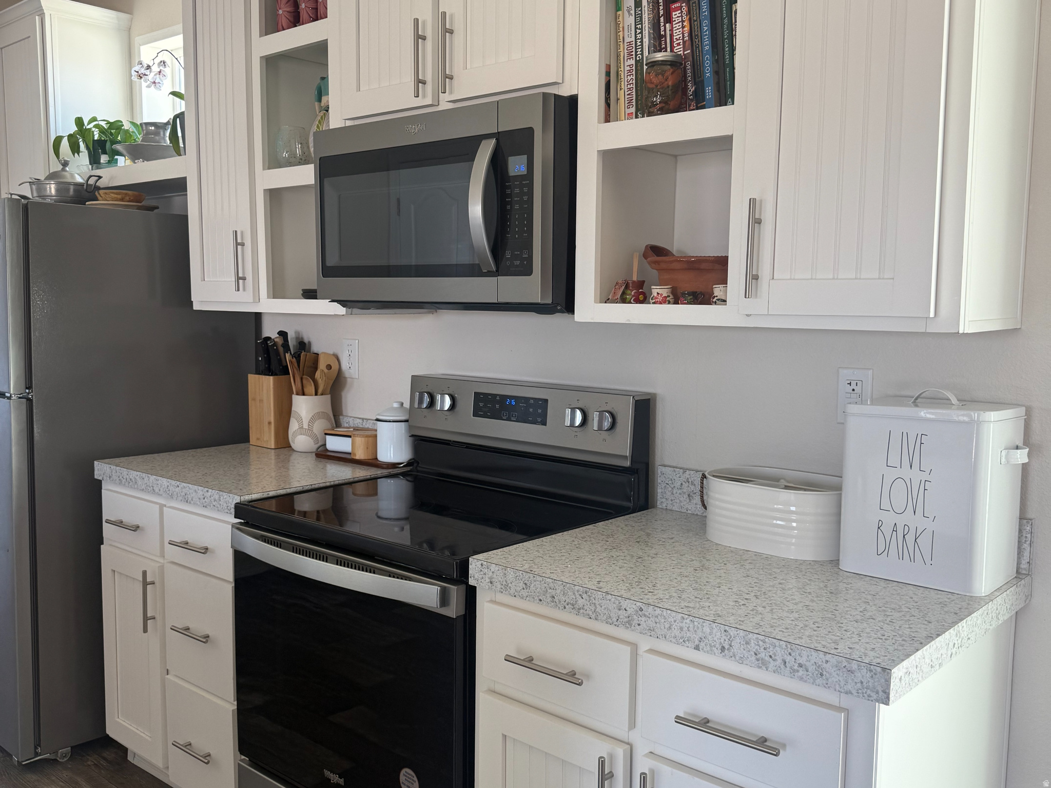 HILLVIEW VILLAGE - Residential