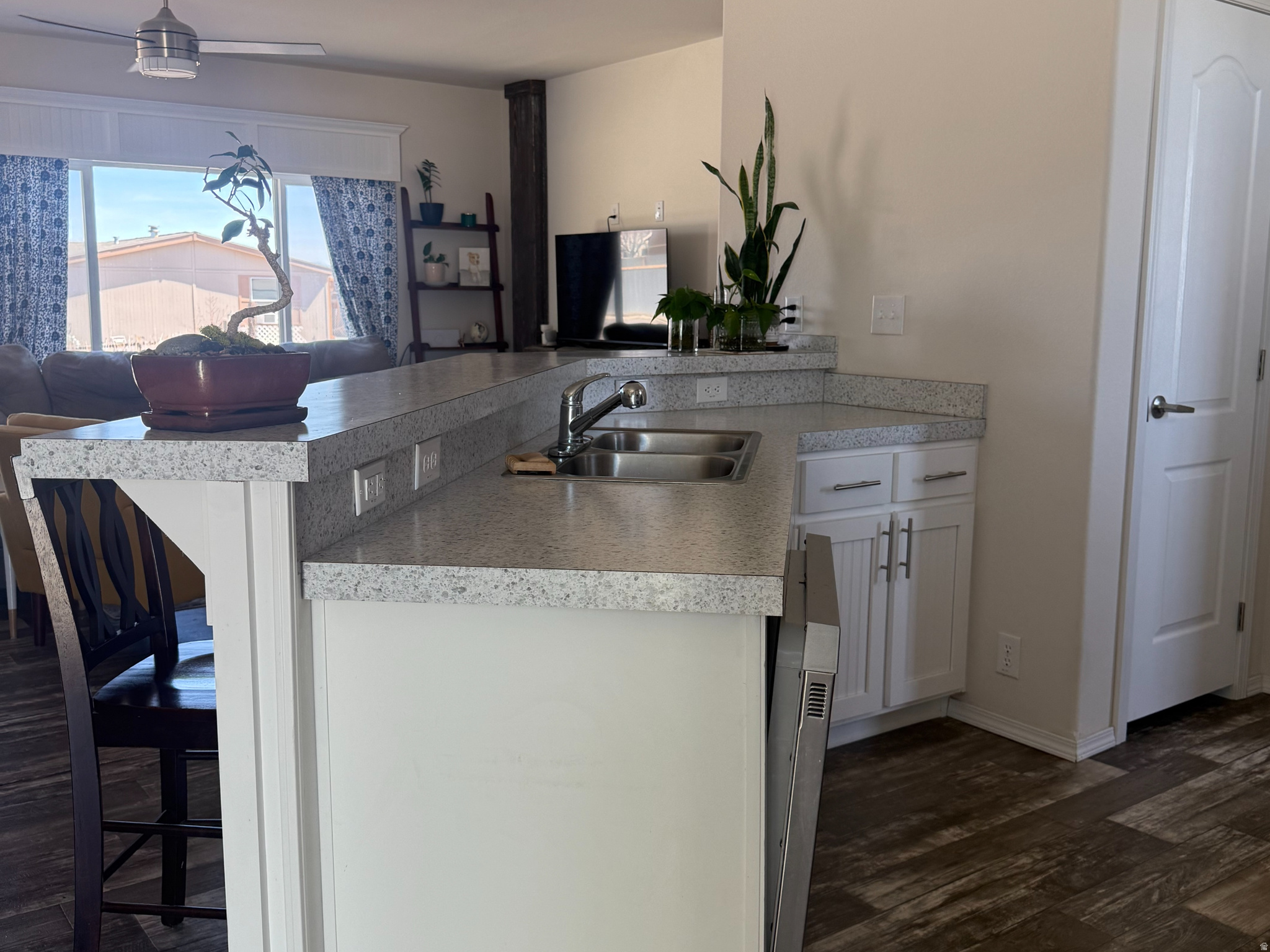 HILLVIEW VILLAGE - Residential