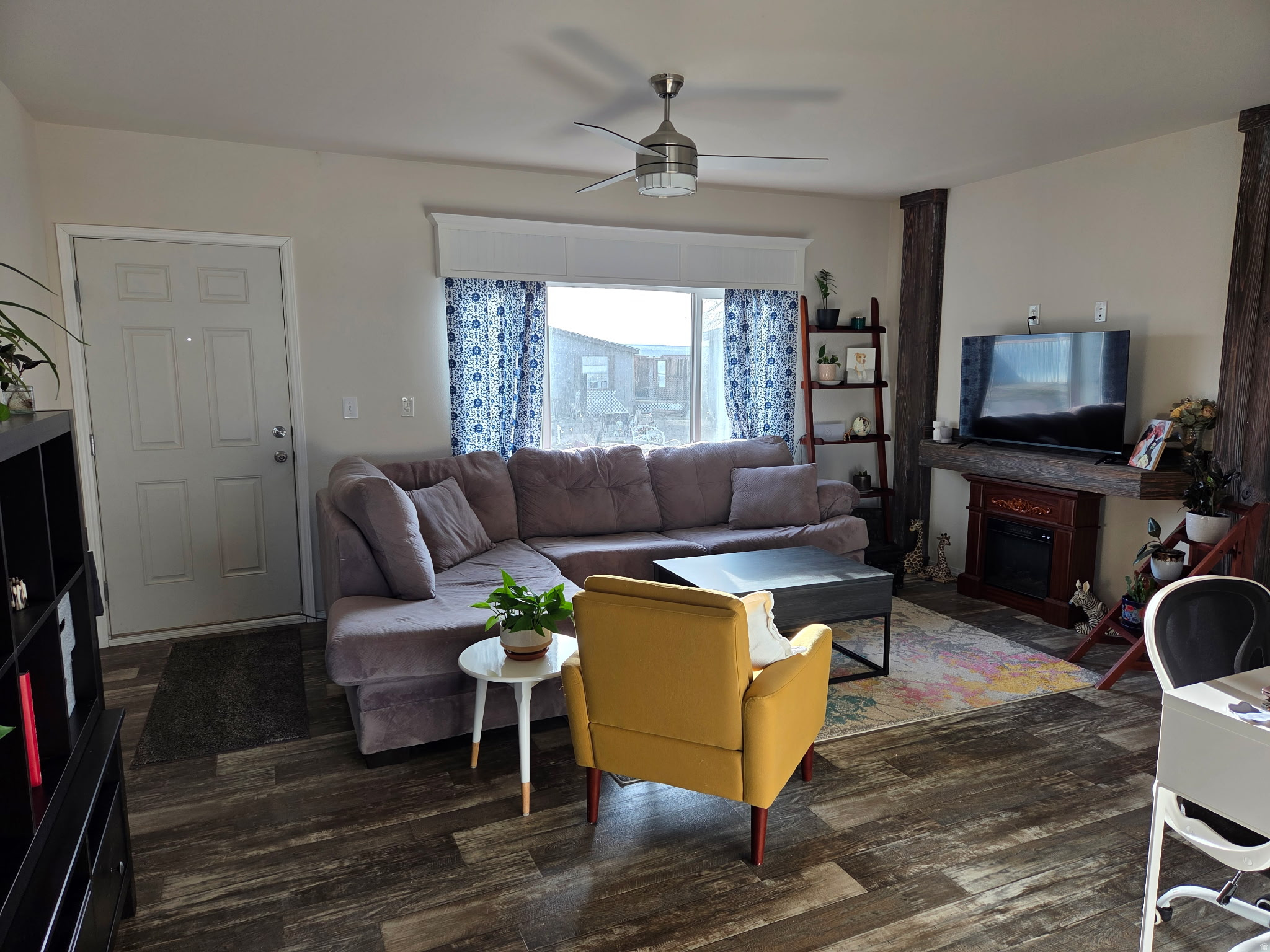 HILLVIEW VILLAGE - Residential