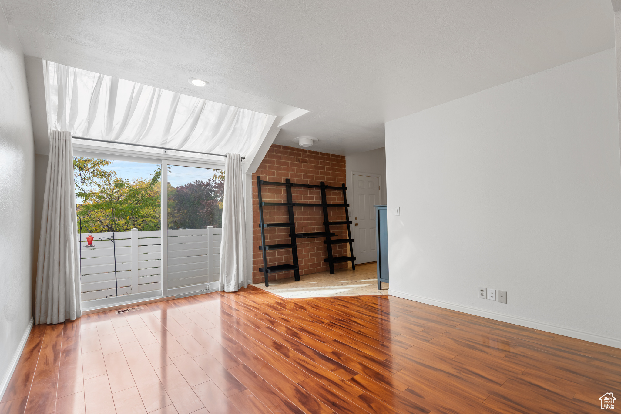 ESSEX COURT CONDM - Residential