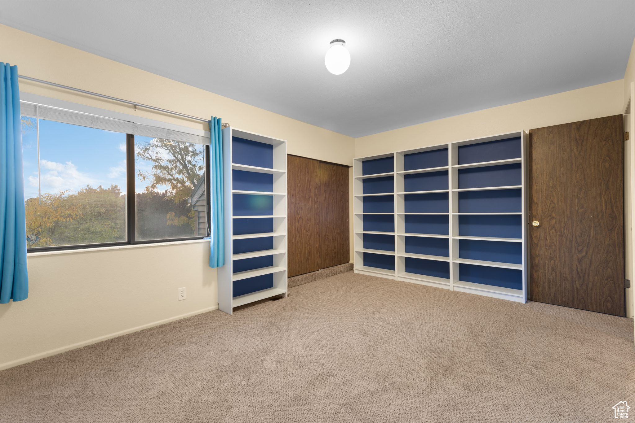 ESSEX COURT CONDM - Residential