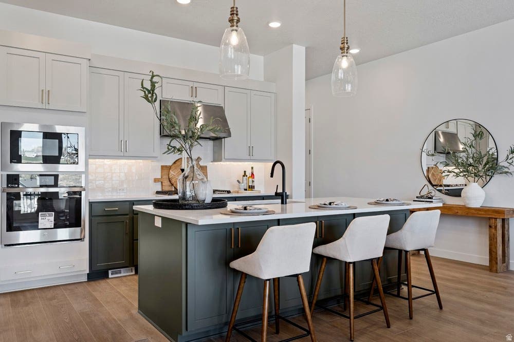 Photo of 1232 E AMARYLLIS WAY, Layton, UT 84040 (MLS # 2163420)