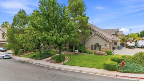 Photo of 3611 SAGEBRUSH DR, Santa Clara, UT 84765 (MLS # 2179311)