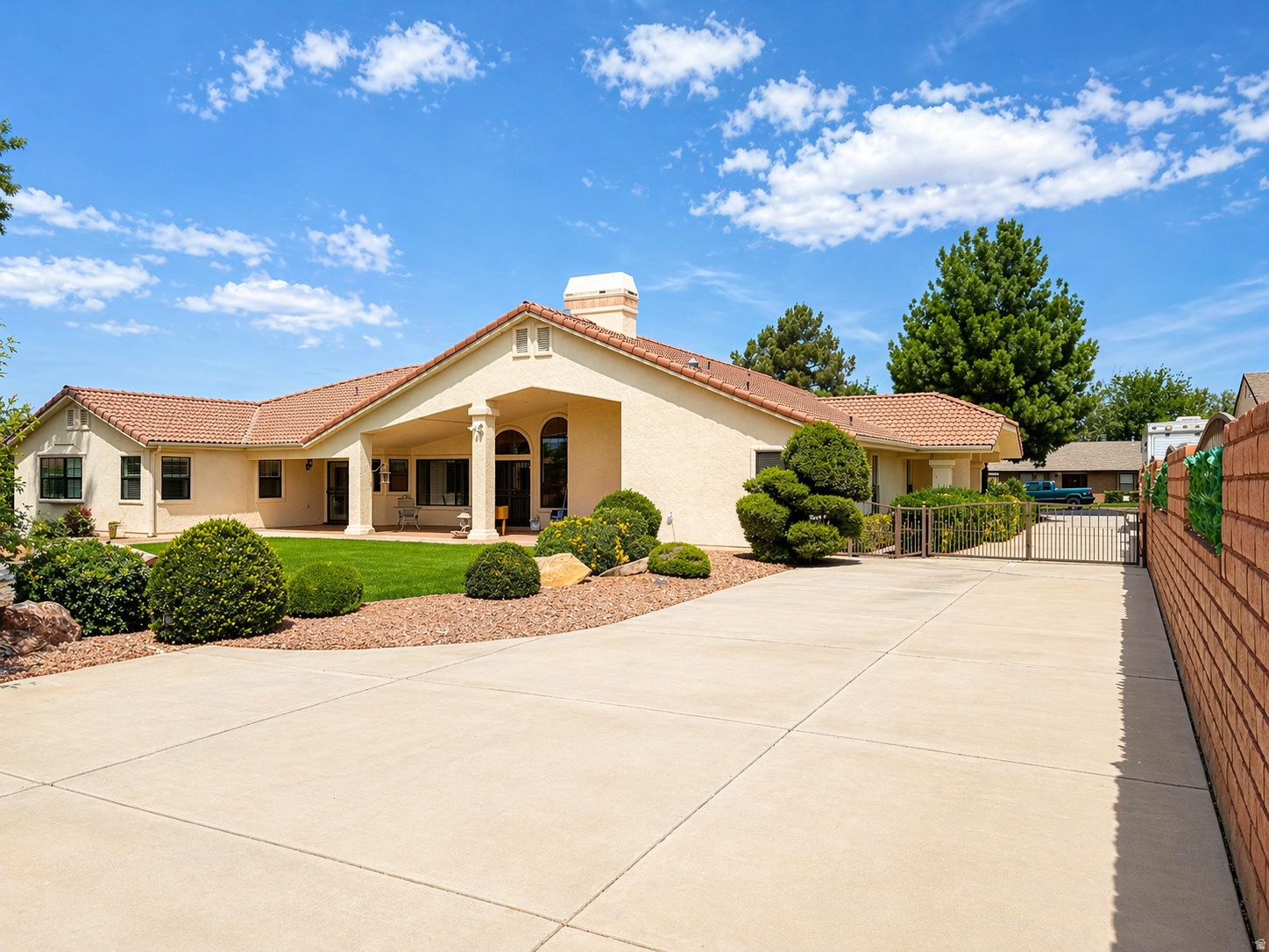 BLOOMINGTON RANCHES 6 AMD - Residential