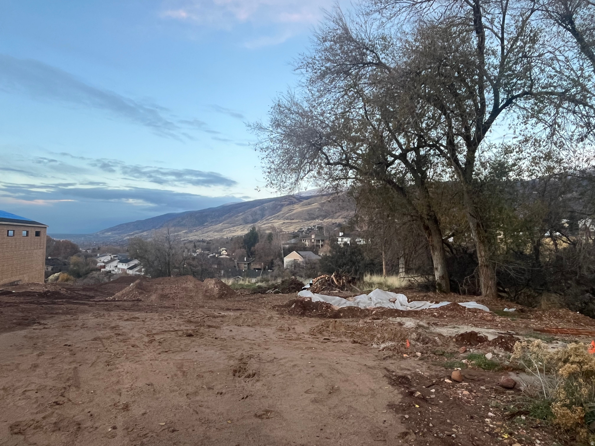 CREEK SIDE VIEWS - Land